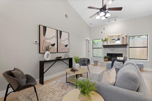 12212 Brigadoon LN 132, Austin, TX 78727