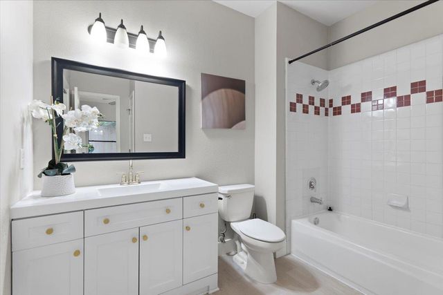 12212 Brigadoon LN 132, Austin, TX 78727