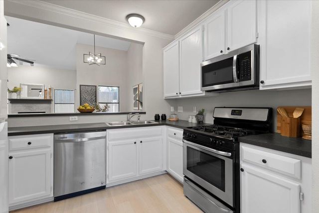 12212 Brigadoon LN 132, Austin, TX 78727