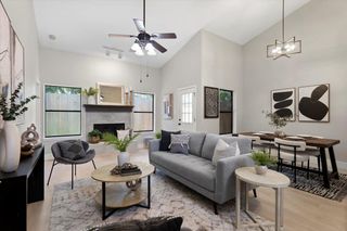 12212 Brigadoon LN 132, Austin, TX 78727