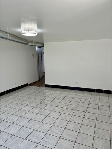 1111 N LeClaire Avenue B, Chicago, IL 60651