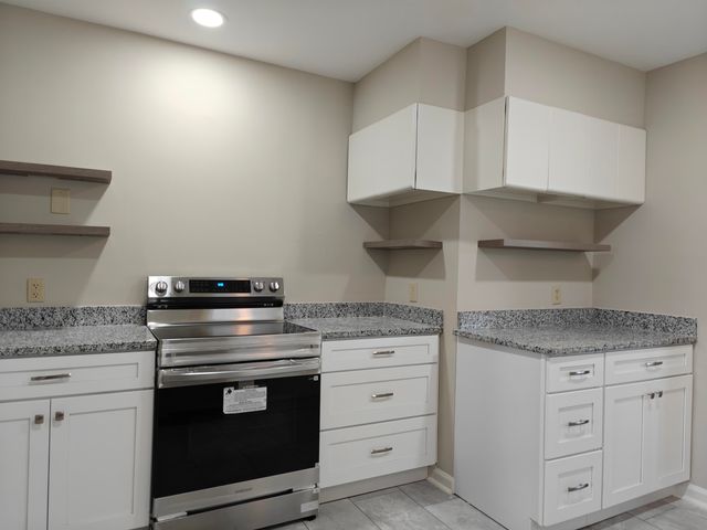 954 IVY RD, Memphis, TN 38117