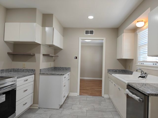 954 IVY RD, Memphis, TN 38117