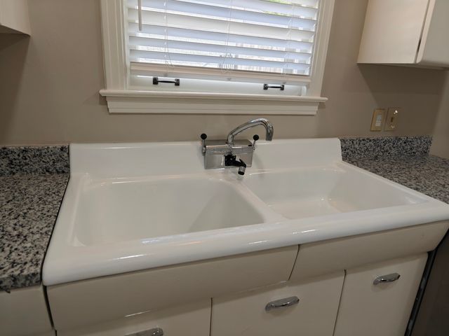 954 IVY RD, Memphis, TN 38117