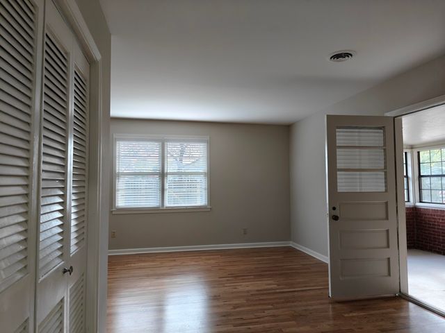 954 IVY RD, Memphis, TN 38117