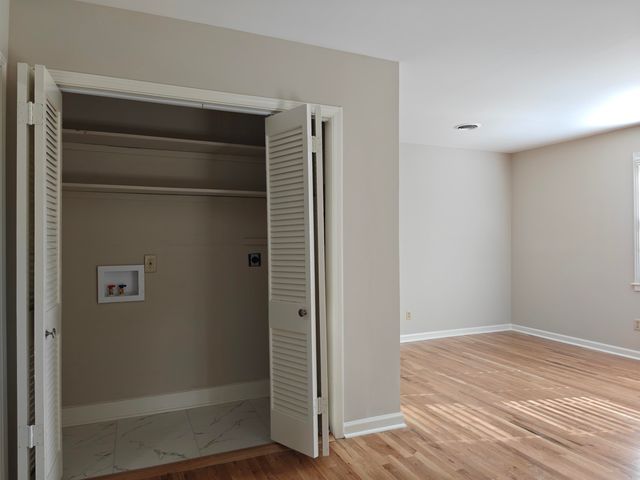 954 IVY RD, Memphis, TN 38117