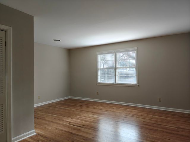 954 IVY RD, Memphis, TN 38117