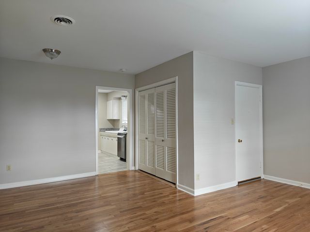 954 IVY RD, Memphis, TN 38117