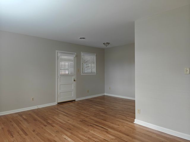 954 IVY RD, Memphis, TN 38117