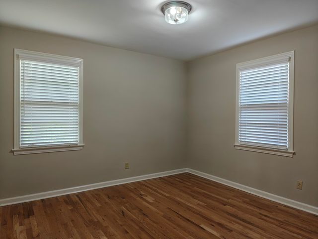 954 IVY RD, Memphis, TN 38117