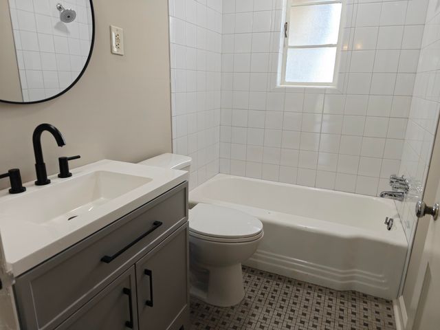 954 IVY RD, Memphis, TN 38117