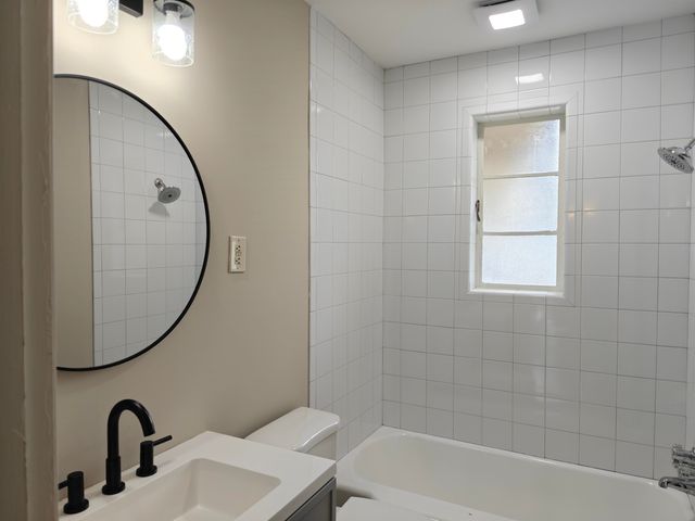 954 IVY RD, Memphis, TN 38117