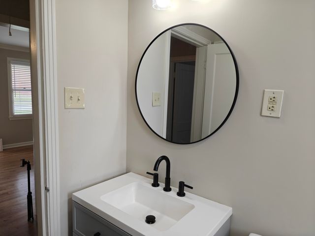 954 IVY RD, Memphis, TN 38117