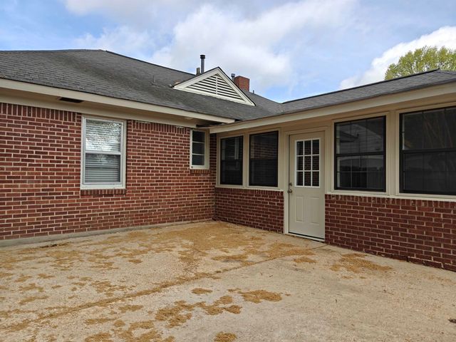 954 IVY RD, Memphis, TN 38117