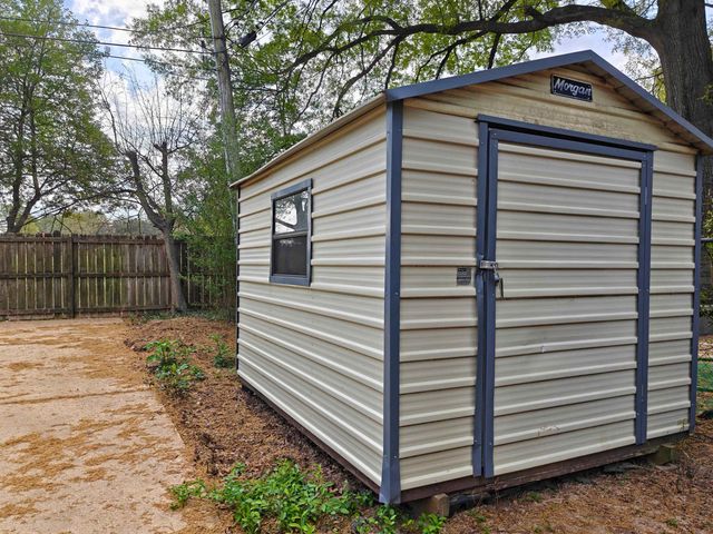 954 IVY RD, Memphis, TN 38117