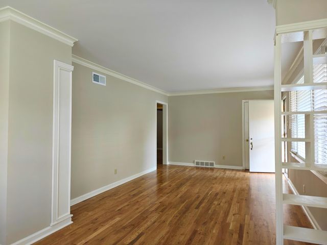 954 IVY RD, Memphis, TN 38117