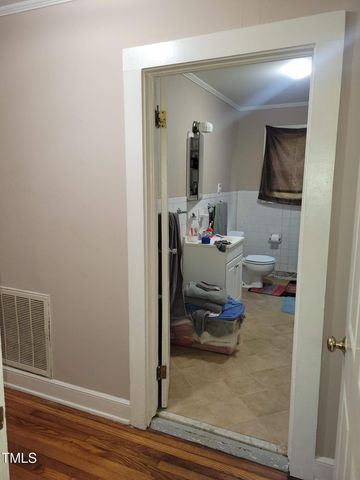 411 W Raleigh Street, Siler City, NC 27344