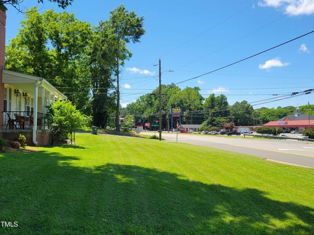 411 W Raleigh Street, Siler City, NC 27344