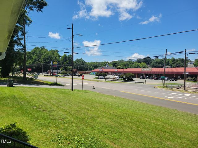 411 W Raleigh Street, Siler City, NC 27344