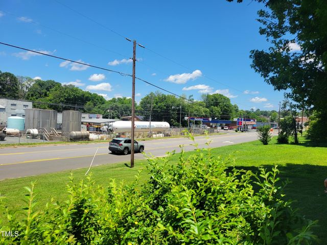 411 W Raleigh Street, Siler City, NC 27344