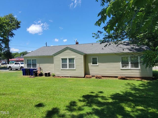 411 W Raleigh Street, Siler City, NC 27344