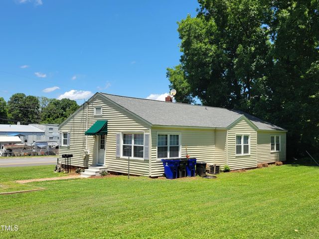 411 W Raleigh Street, Siler City, NC 27344