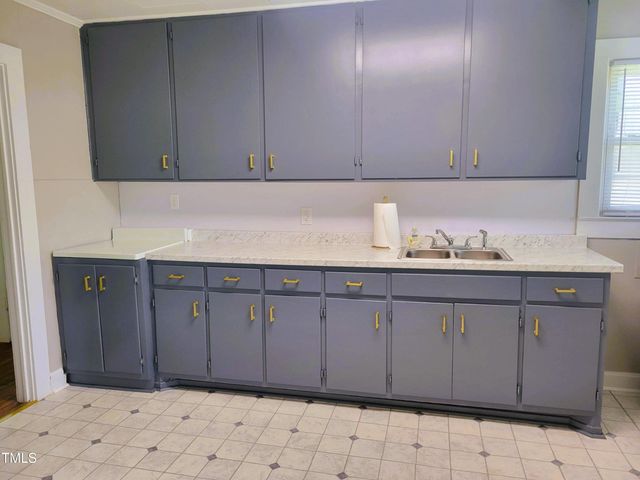 411 W Raleigh Street, Siler City, NC 27344