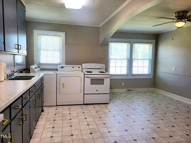 411 W Raleigh Street, Siler City, NC 27344