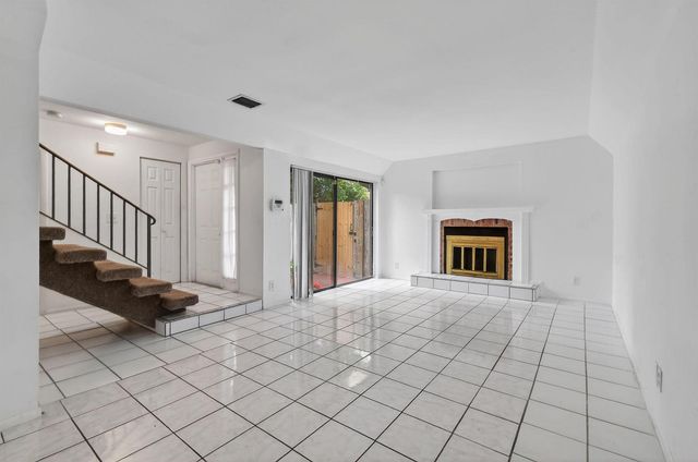 3502 Gardens E Drive B, Palm Beach Gardens, FL 33410