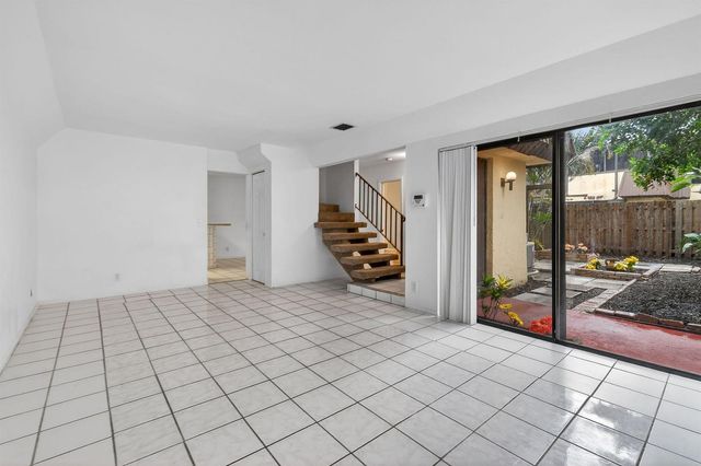 3502 Gardens E Drive B, Palm Beach Gardens, FL 33410