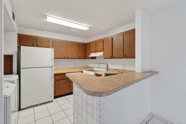 3502 Gardens E Drive B, Palm Beach Gardens, FL 33410