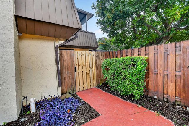 3502 Gardens E Drive B, Palm Beach Gardens, FL 33410