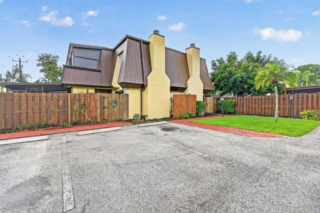 3502 Gardens E Drive B, Palm Beach Gardens, FL 33410
