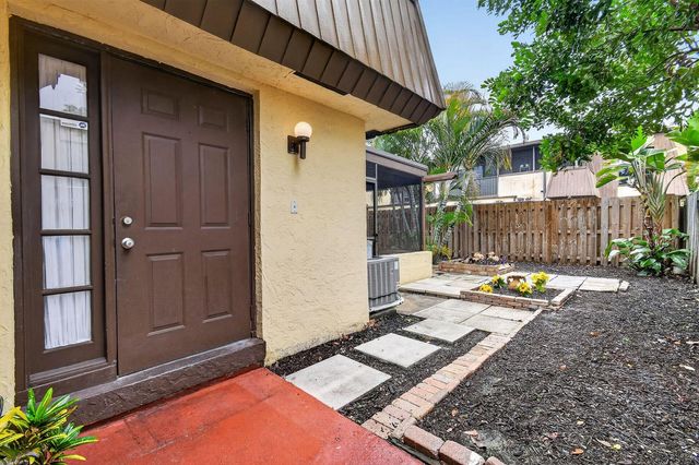 3502 Gardens E Drive B, Palm Beach Gardens, FL 33410