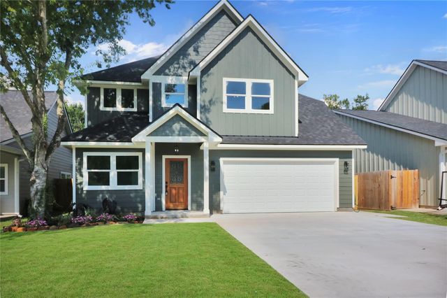 704 N Mcnair Street, Navasota, TX 77868