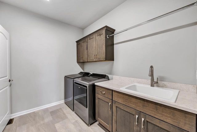 5668 N KESTREL CIRCLE, Appleton, WI 54913