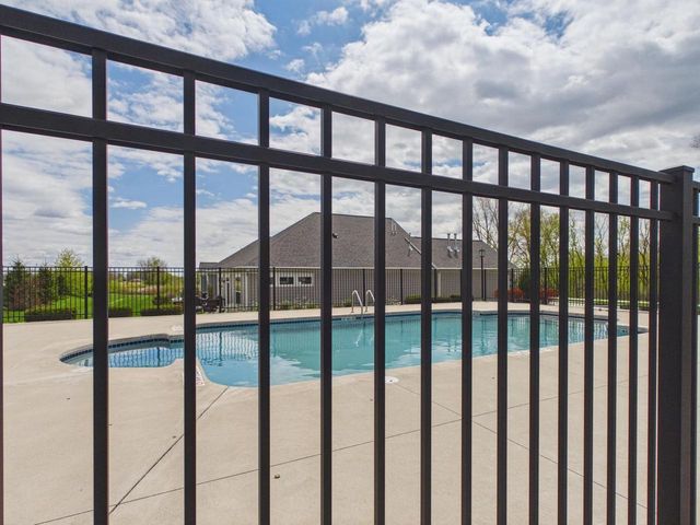 5668 N KESTREL CIRCLE, Appleton, WI 54913