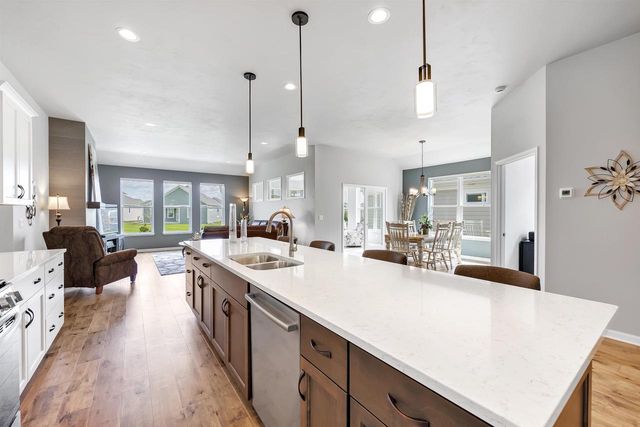 5668 N KESTREL CIRCLE, Appleton, WI 54913