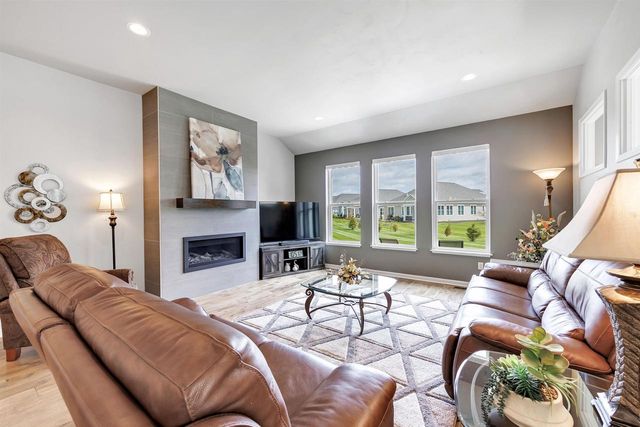 5668 N KESTREL CIRCLE, Appleton, WI 54913