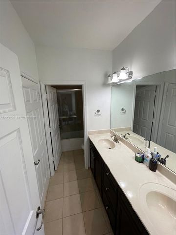 10086 NW 89th Ter, Doral, FL 33178