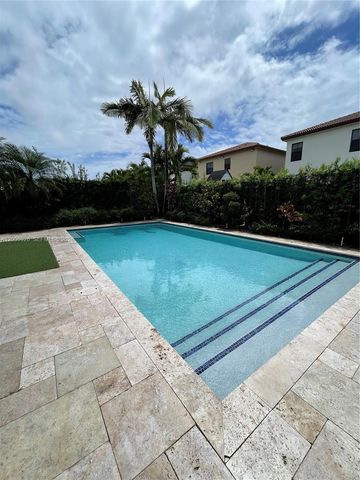 10086 NW 89th Ter, Doral, FL 33178