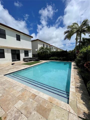 10086 NW 89th Ter, Doral, FL 33178