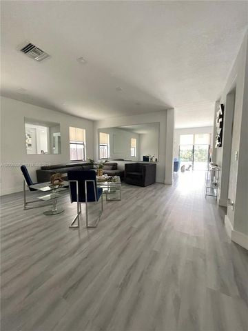 10086 NW 89th Ter, Doral, FL 33178