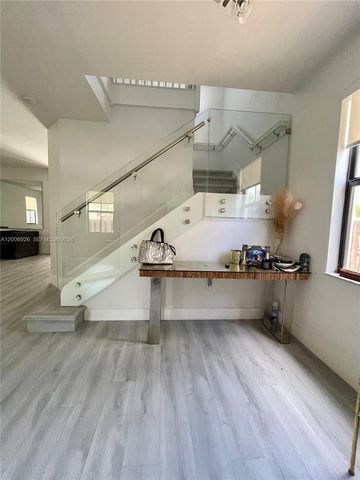 10086 NW 89th Ter, Doral, FL 33178