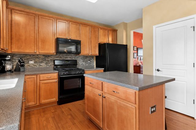 223 Clubhouse Street, Bolingbrook, IL 60490