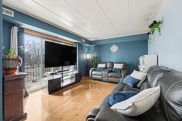 9826 Treetop Drive 2W, Orland Park, IL 60462