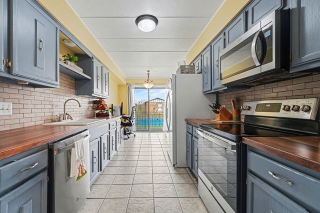 9826 Treetop Drive 2W, Orland Park, IL 60462