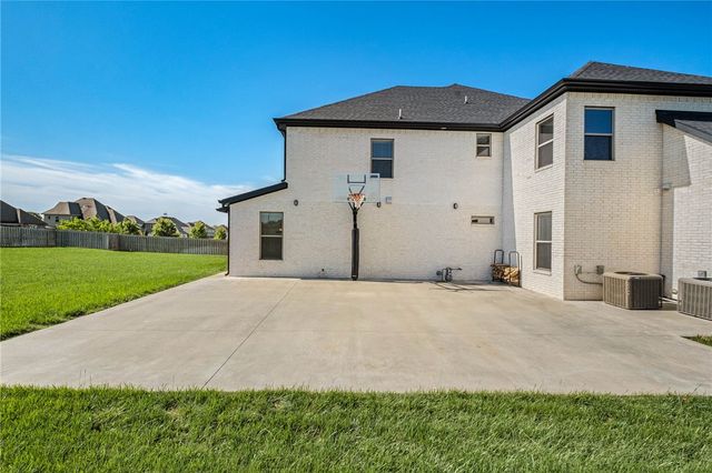 1420 Tuscany Drive, Centerton, AR 72719