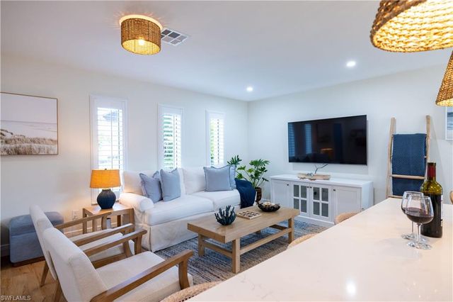 821 105th AVE N, Naples, FL 34108
