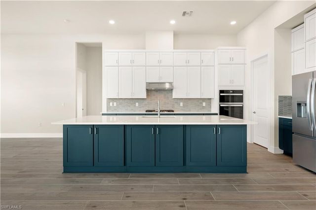 8717 Driftwood DR, Naples, FL 34114